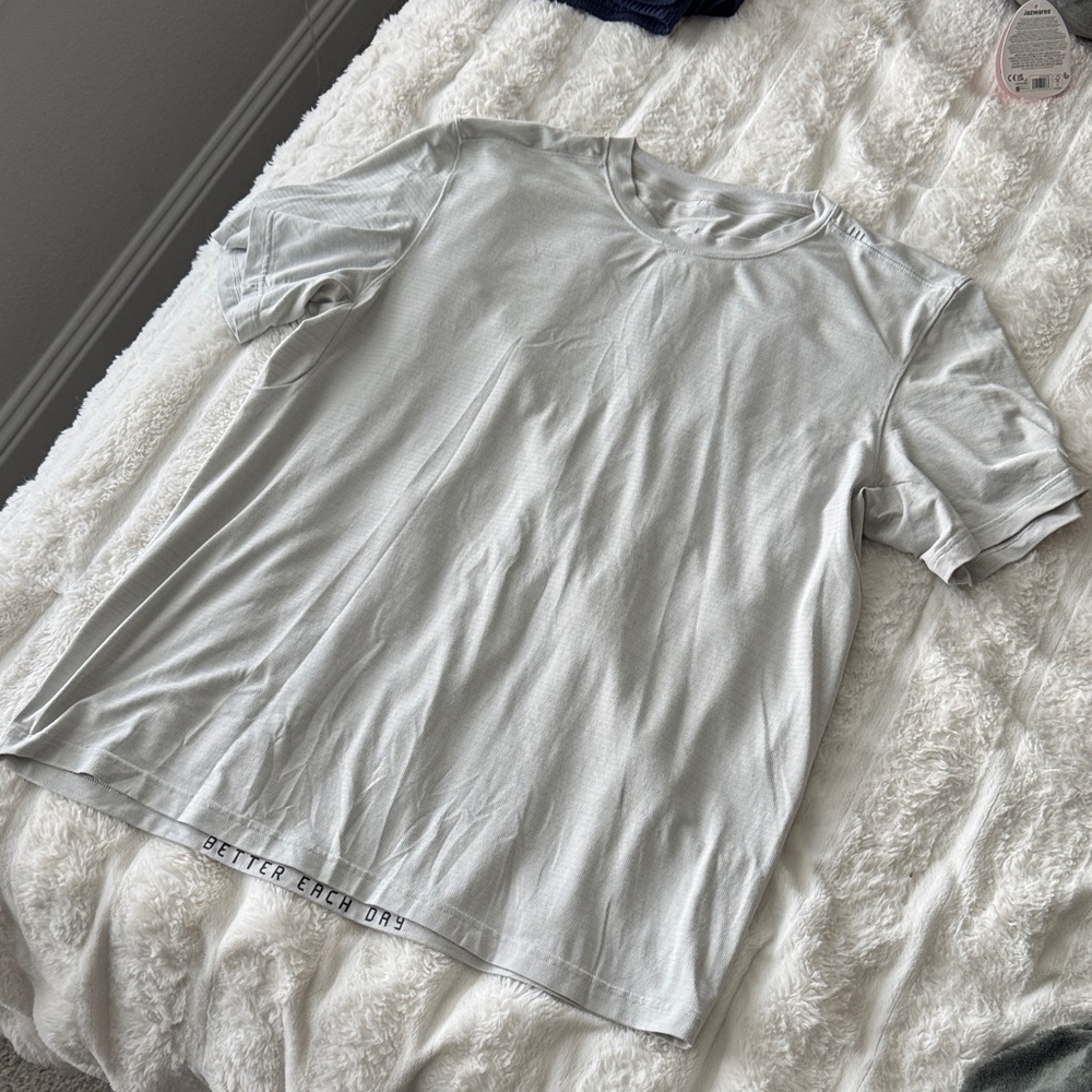 Lululemon License to Train short sleeve (Vapor)